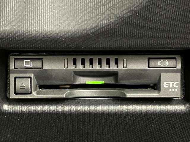 ◆【ETC】有料道路を利用する際に料金所で停止することなく通過できる、ETC車載器（ノンストップ自動料金収受システム機器）が装備されています。セットアップを行うことで利用可能になります。