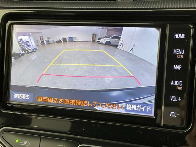【バックモニター】後ろのカメラの映像がモニターに映し出されるので、後方の見えない死角や、障害物との距離感などもしっかり安全確認することができます！