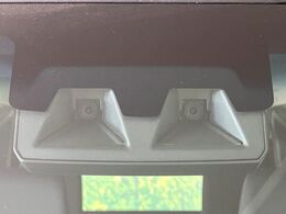 【スマートアシスト】走行中に前方の車両等を認識し、衝突しそうな時は警報とブレーキで衝突回避と被害軽減をアシスト。より安全にドライブをお楽しみいただけます。