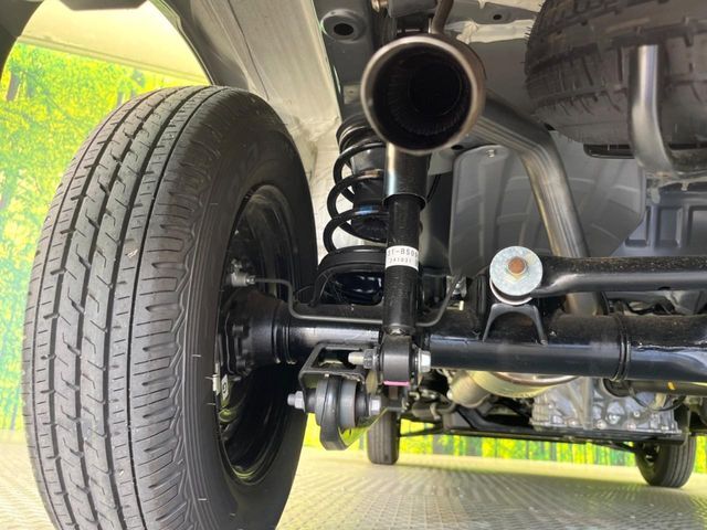 お車を安心してお乗りいただく為には、足回りの定期点検が欠かせません。サービスサポート（有償保証）では無料点検もご提供しており、安心のカーライフをお過ごしいただけるサポート体制が整っています。