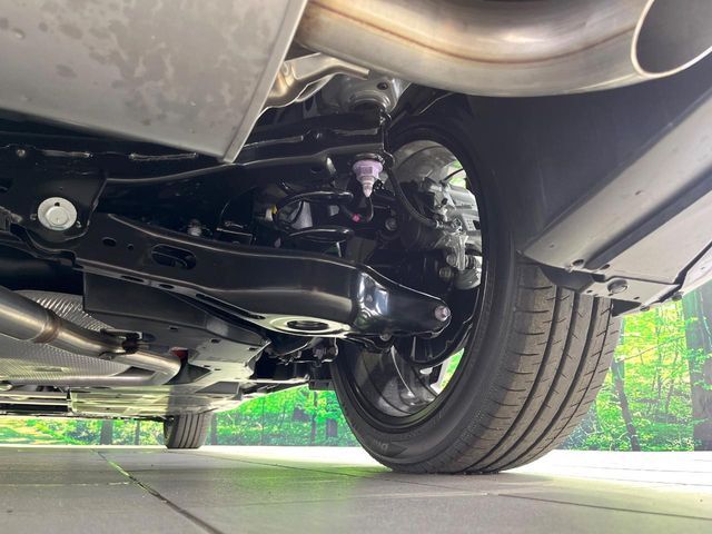 お車を安心してお乗りいただく為には、足回りの定期点検が欠かせません。サービスサポート（有償保証）では無料点検もご提供しており、安心のカーライフをお過ごしいただけるサポート体制が整っています。