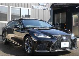 LEXUS（レクサス）ブランドのフラッグシップセダン「LS」。3.5L V型6気筒エンジン＋ハイブリッドシステムを搭載した「LS500h」