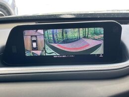 【360°ビューモニター】専用のカメラにより、上から見下ろしたような視点で360度クルマの周囲を確認することができます☆死角部分も確認しやすく、狭い場所での切り返しや駐車もスムーズに行えます。