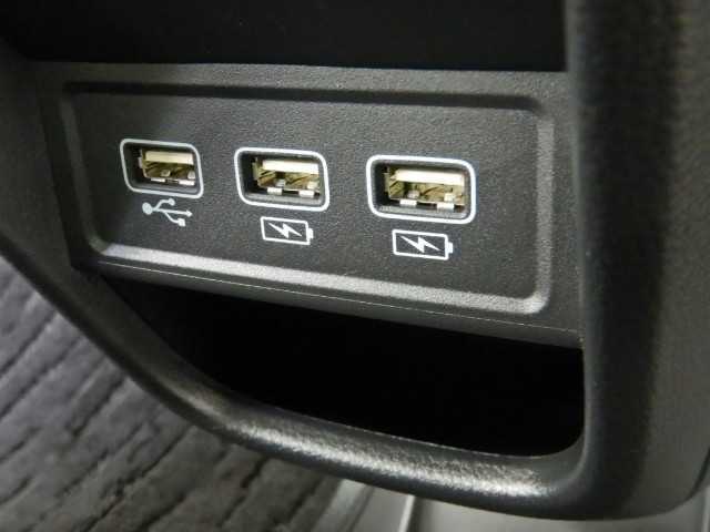 当店は新車、中古車販売を中心に、車検整備☆一般修理☆板金☆塗装☆洗車場も完備。車のテーマパークの様なお店です。