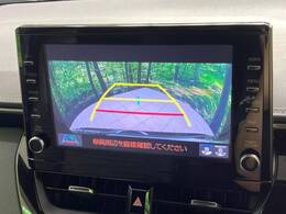 【バックカメラ】駐車時に後方がリアルタイム映像で確認できます。大型商業施設や立体駐車場での駐車時や、夜間のバック時に大活躍！運転スキルに関わらず、今や必須となった装備のひとつです！