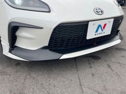 【GRエアロ】人気のGRエアロを装備！クルマの外観がよりスタイリッシュになり、街中で存在感あふれる1台に♪将来買い替える時にもリセールに影響しやすく、価値ある人気の装備です！