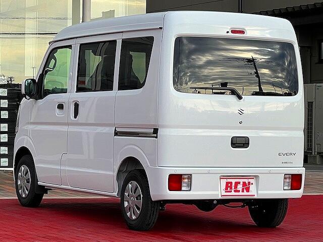 内装はルームクリーニング（室内清掃）後の納車となります♪♪外装ももちろん磨き後の納車となります！！　プロスタッフがまごころ込めて仕上げます！！