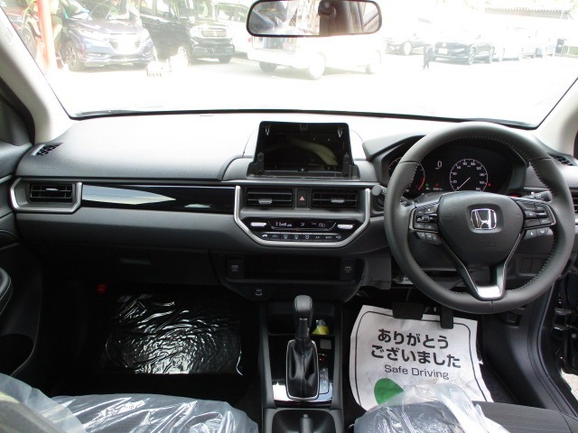 インパネ周りのお写真です。視界が広く、運転もしやすくなっております。