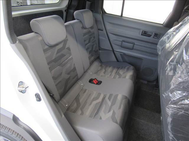 ピタッとはまるオリジナルフロアマットも当社でご準備しております。もちろん、純正品も取り扱いがございますのでご相談いただければ準備は可能です。