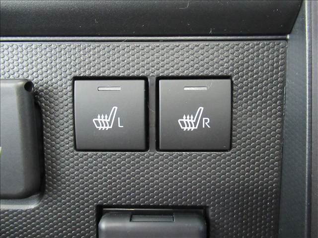 【シートヒーター】寒い冬にはあったら快適な装備です。宮城の冬でも快適にお過ごしいただけます。特に女性の方に喜んでもらえることが多いです。