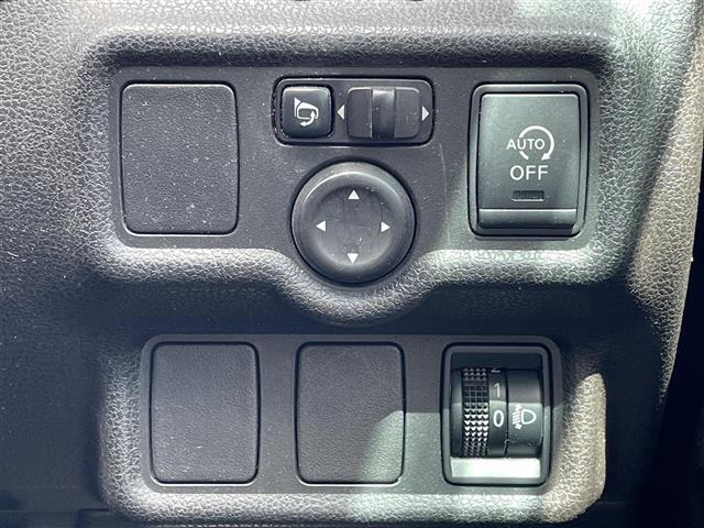 こちら運転席周りの操作部分の写真になります。各部しっかり動作の確認をしておりますので、ご安心だくさい。また、第三者機関の鑑 定書もありますので、そちらも併せて、ご確認いただければ幸いです！