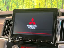【純正10型ナビ】人気の純正ナビを装備しております。ナビの使いやすさはもちろん、オーディオ機能も充実！キャンプや旅行はもちろん、通勤や買い物など普段のドライブも楽しくなるはず♪