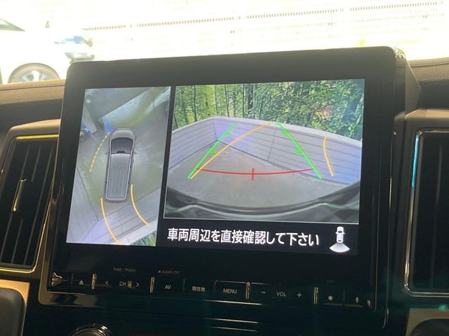 【マルチアラウンドモニター】専用のカメラにより、上から見下ろしたような視点で360度クルマの周囲を確認することができます☆死角部分も確認しやすく、狭い場所での切り返しや駐車もスムーズに行えます。