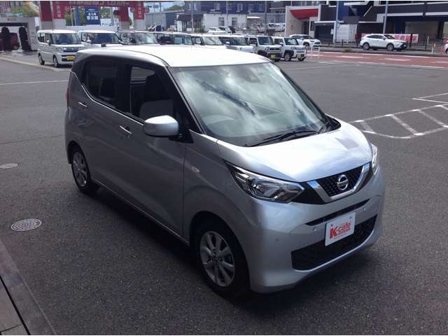 【届出済未使用車の得する価格】大量仕入れにより車両価格が割安な上重量税は払い込み済みで、登録月によっては取得税もかかりません。