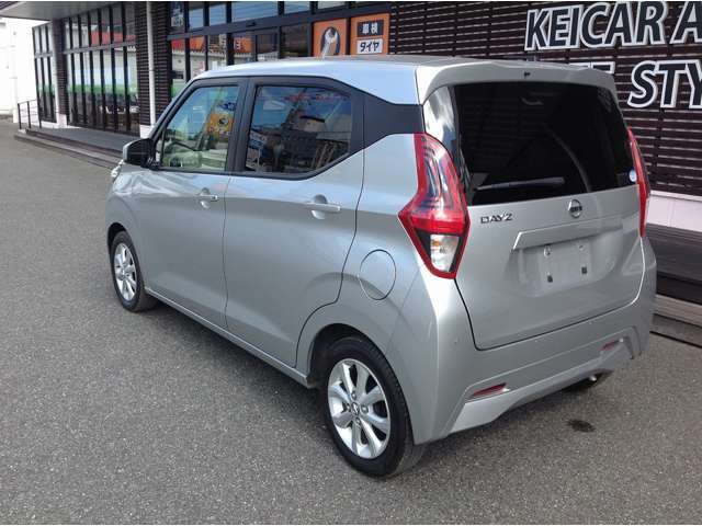 【届出済未使用車の得する価格】大量仕入れにより車両価格が割安な上重量税は払い込み済みで、登録月によっては取得税もかかりません。