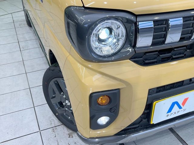 【LEDヘッドライト】悪天候や夜間走行時も良好な視界を確保し安心して運転できる高輝度LEDヘッドライトを装備！点灯速度が早く、消費電力も抑えられています。