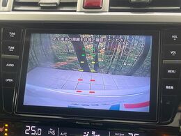 【バックカメラ】駐車時に後方がリアルタイム映像で確認できます。大型商業施設や立体駐車場での駐車時や、夜間のバック時に大活躍！運転スキルに関わらず、今や必須となった装備のひとつです！