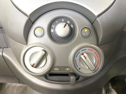 寒い冬も暑い夏も全席に快適な空調を届けてくれる、ダイヤル式エアコンを装備♪