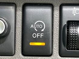 【アイドリングストップ】赤信号や渋滞で停車した際にエンジンを停止し、無駄な燃料の消費を抑えます。燃費向上や環境保護につなげる機能♪エンジンはブレーキを離せば再始動します。