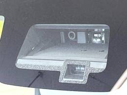 【スズキ　セーフティサポート】走行中に前方の車両等を認識し、衝突しそうな時は警報とブレーキで衝突回避と被害軽減をアシスト。より安全にドライブをお楽しみいただけます。