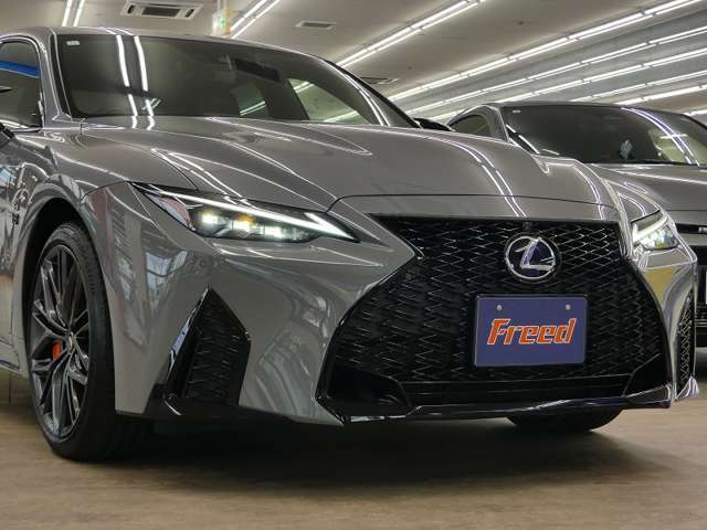 LEDヘッドランプを搭載しておりますので、夜間走行時の視界確保は安心できますね