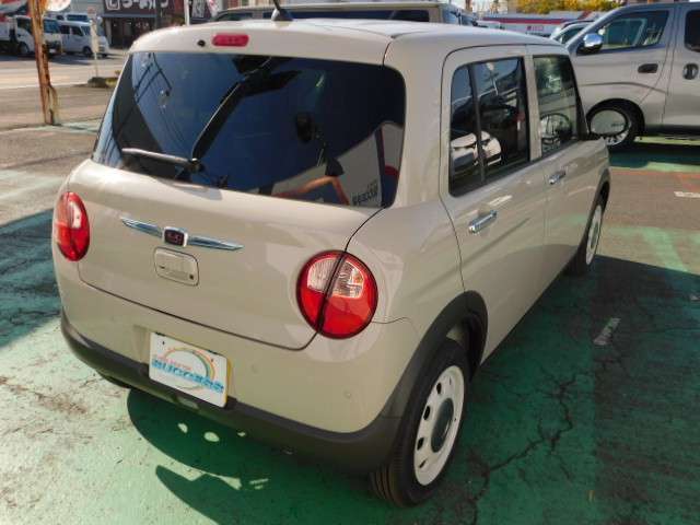 自社整備工場、鈑金塗装工場を完備しておりますので納車後も安心です。