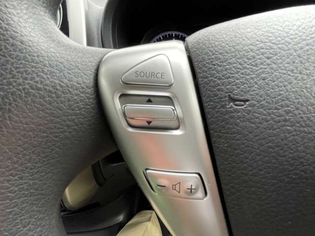 ステアリングスイッチです