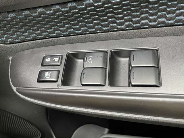 パワーウィンドウのスイッチです