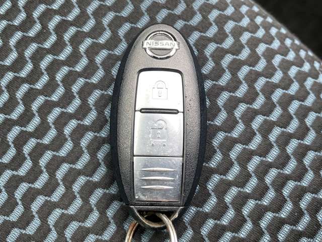 ドアの開閉やエンジン始動も楽々インテリジェントキーです