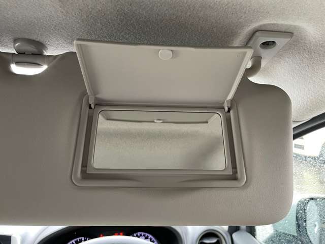 バニティミラーです