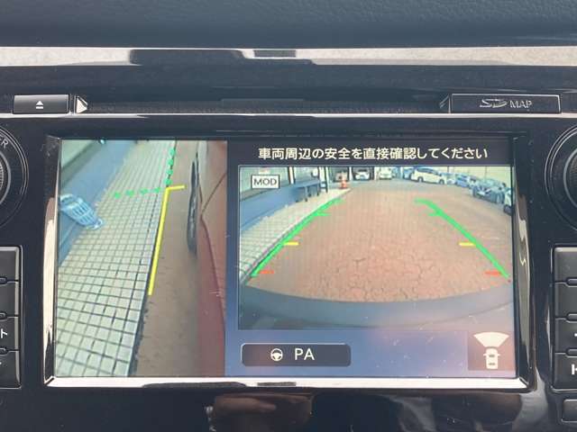 左サイドカメラとフロントカメラ運転席から死角となりやすい車両左前部分や前方部分もバッチリ見えます♪