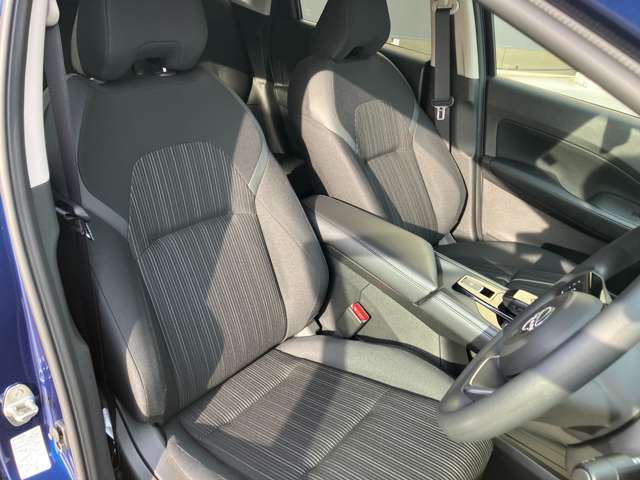 クッション性能が高く、程よく体をホールドしてくれるフロントシートなので、ゆったりとした運転を楽しんで頂けます。