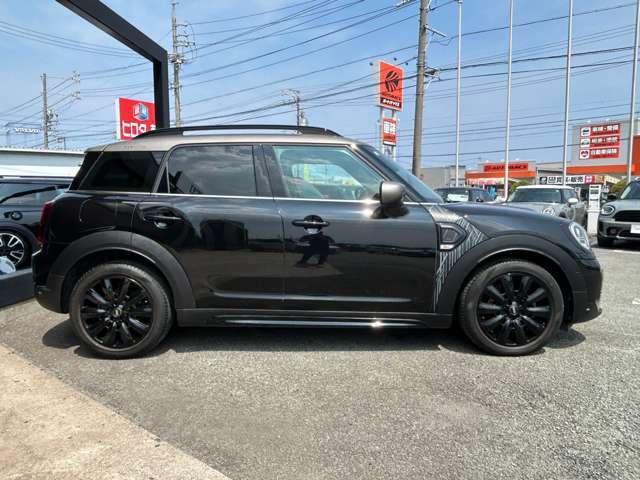 まさに現代版「羊の皮をかぶった狼」。車速も迫力も凄まじいです。