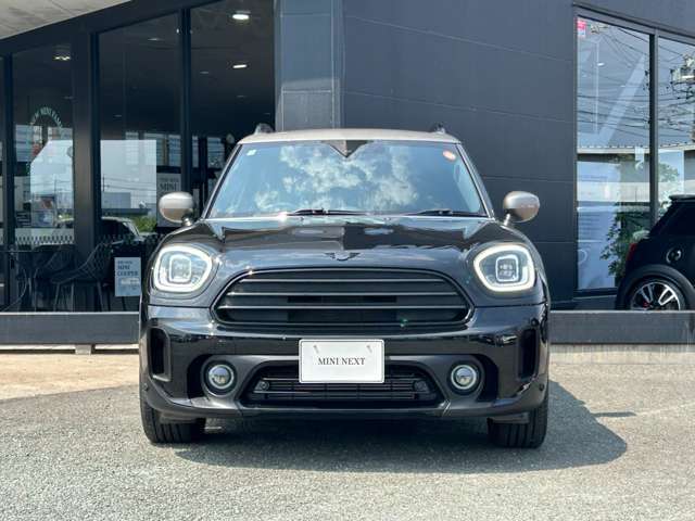 ヘッドライト・フォグランプはLEDです。とても明るく長寿命です。白い光で高輝度。暗闇での視認性に優れています。