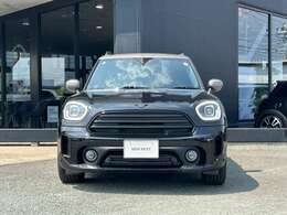 ヘッドライト・フォグランプはLEDです。とても明るく長寿命です。白い光で高輝度。暗闇での視認性に優れています。