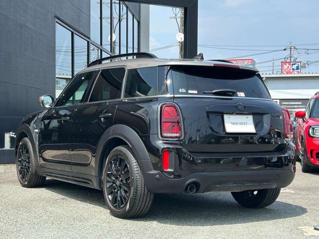 コンパクトな車体にパワフルなエンジン、ゴーカートのようなドライブフィールは乗ってみるとなお、他の車とは一線を画す魅力を持っています。