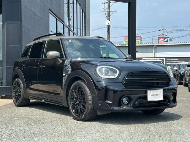 人と違っても、信じる道を走り続ける。違いを否定するのではなく、リスペクトする。MINIは、その一人ひとりの違いをパワーに変えて進化し続けてます