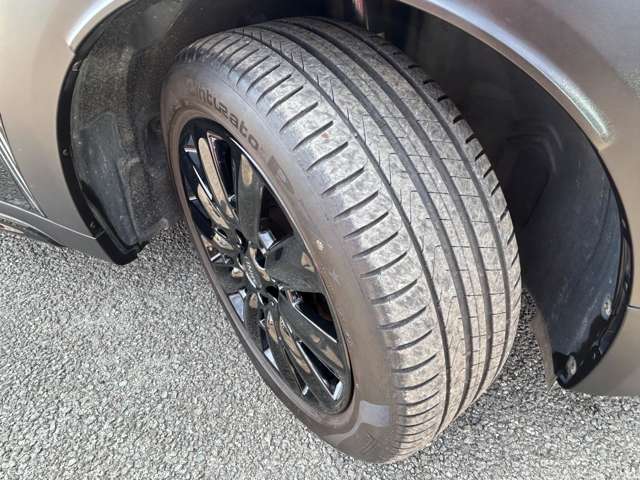 格好良くてピカピカのアルミホイールがあなたの愛車をいっそう輝かせます。