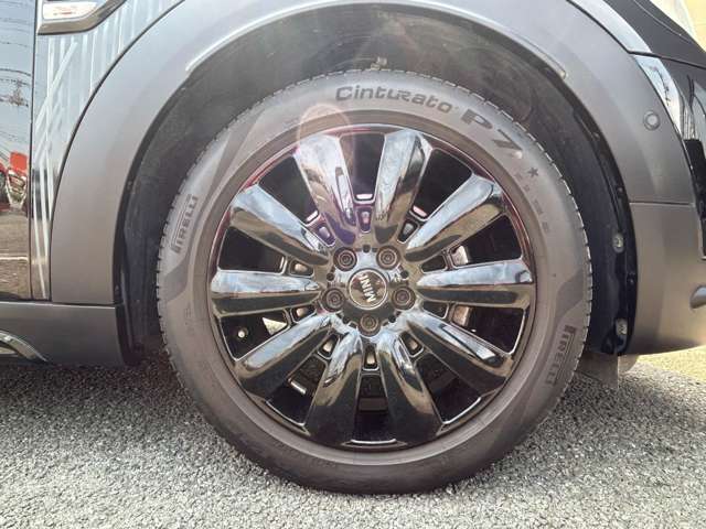 格好良くてピカピカのアルミホイールがあなたの愛車をいっそう輝かせます。