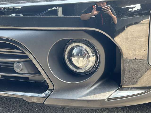 夜間の走行ではテールレンズの形状や光り方で車種を認識出来る部分。ミニには多くのボディバリエーションがあるので、テールレンズにもそれぞれ個性が溢れています。