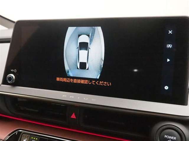パノラミックビューモニター付きです。車両を上から見たような映像をディスプレイオーディオ画面に表示。運転席からの目視だけでは見にくい、車両周辺の状況をリアルタイムでしっかり確認できます。