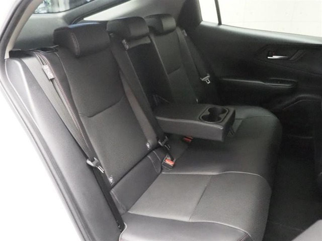 ゆとりある広々とした車内空間は、ドライブを始め買い物やレジャーなど、幅広く活躍します。一人でもみんなとでもお出かけを楽しみましょう！