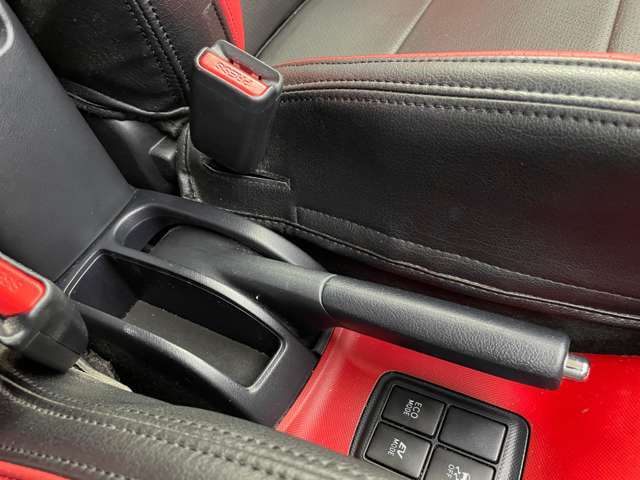 【シフトレバー】シフトも操作しやすく快適なドライブを楽しんでいただけます！