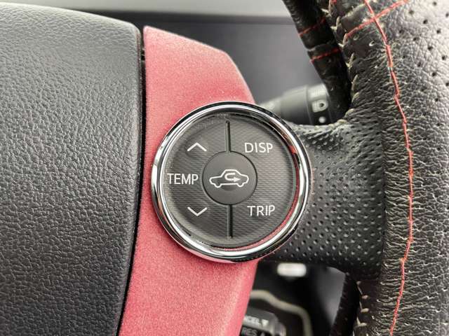 【ステアリング】軽い力で扱いやすいハンドルです。目立つ傷やスレなどなく綺麗な状態です！除菌プランいれていただくとさらに快適に！清潔なお車はお子様にも安心ですね！