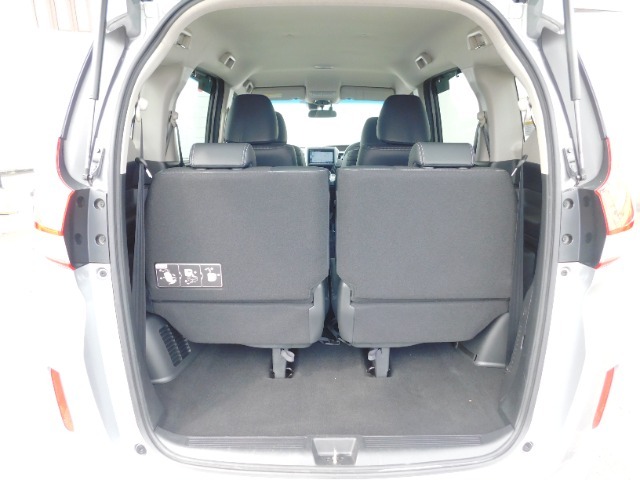 6名乗車時の荷室です