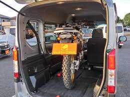 お仕事から日常、レジャーや車中泊、トランスポーターとしても大活躍のN-VAN！！★画像は現車ではなく同デモルでの参考画像です。各寸法やバイク積載画像も掲載しておりますので、29ー47枚目をご覧下さい。