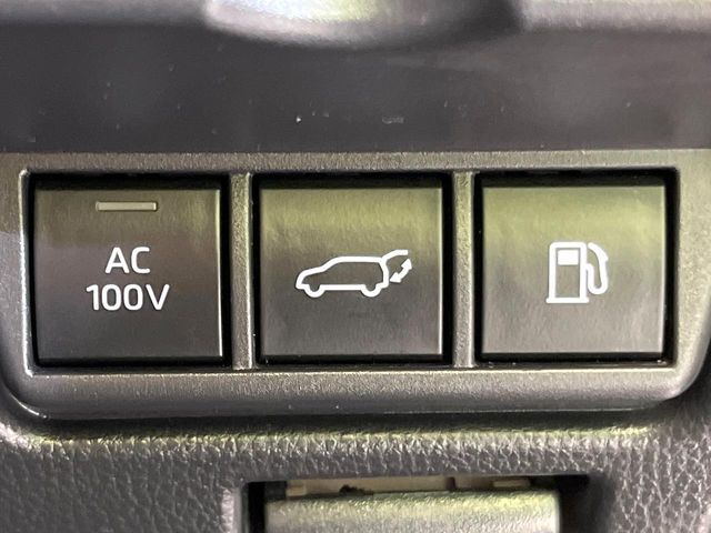 【パワーバックドア】スマートキーや運転席のボタンを押すだけでリアゲートが自動で開閉します！荷物を持っている時や、高い位置にあるバックドアを閉める際に便利な機能です♪