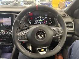 ★万が一の事故から大切な人を守る、安心安全のWエアバックを装備しています。★