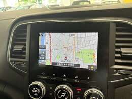 メモリーナビゲーションが装備！これで、道に迷うことがありませんよ。住所検索や電話番号検索で、簡単に目的地検索が可能なんです。是非、ご来店して頂き、操作してみてください。