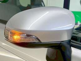 ミラーウィンカーは歩行者の視線の高さに合わせて目に付きやすく、安全性が高まります！それに見た目もオシャレですよね！最近では多くなってきました！ちゃんと付いてますよ！！